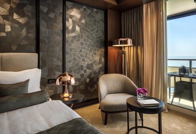 Zimmerbeispiel, Doppelzimmer (DZ) Superior Balkon «Meerblick»