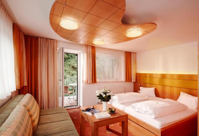 Zimmerbeispiel, Doppelzimmer (DZ) „Superior Balkon“