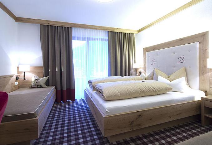 Exemple de chambre, chambre de 4 lits Standard avec balcon/terrasse, 2 pièces Exemple de chambre, chambre de 4 lits Standard avec balcon/terrasse, 2 pièces