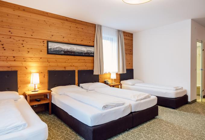 Zimmerbeispiel, Standard Vierbettzimmer Zimmerbeispiel, Standard Vierbettzimmer
