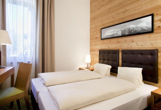 Zimmerbeispiel: Doppelzimmer Standard  Zimmerbeispiel: Doppelzimmer Standard