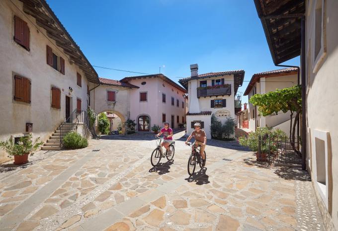 Durch Sloweniens mediterrane Weingärten - Velotour