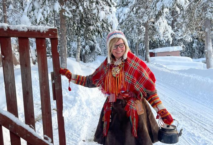 Frau in samischer Tracht