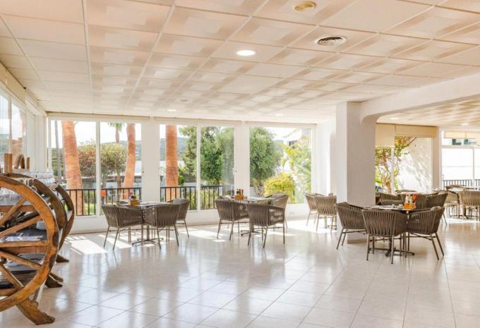 Fergus Club Carema Splash