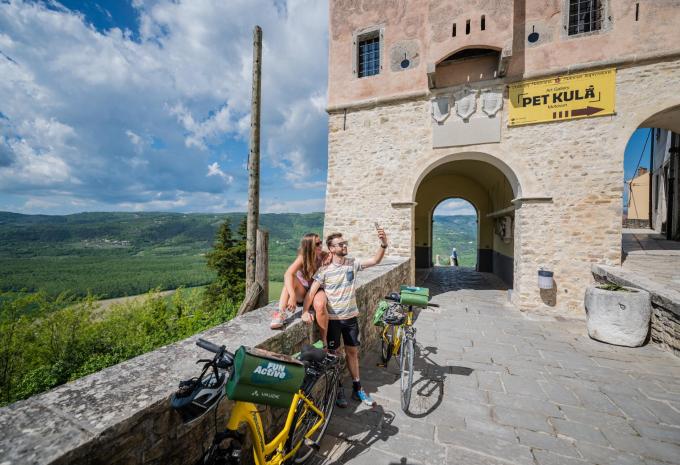 Sulla pista ciclabile della Parenzana dall'Italia alla Croazia - Tour in mountain bike