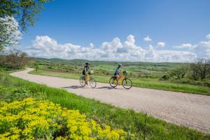 Sur la piste cyclable de Parenzana d'Italie en Croatie - Tour en VTT