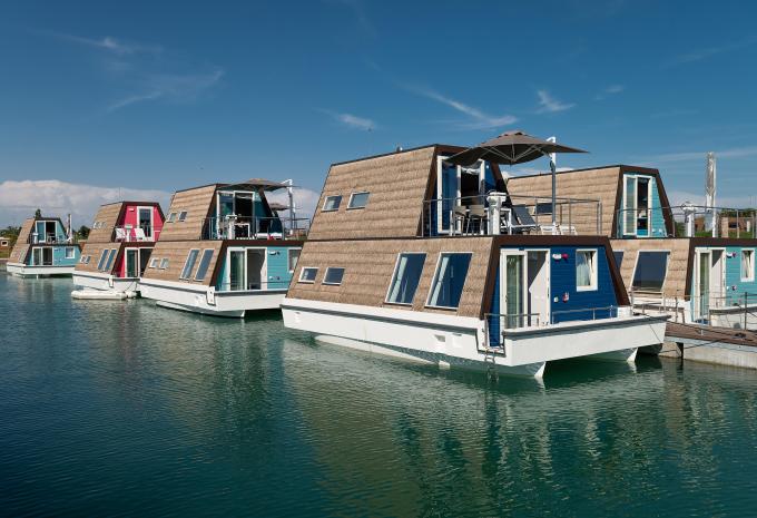 Marina Azzurra Resort, Beispiel Hausboot