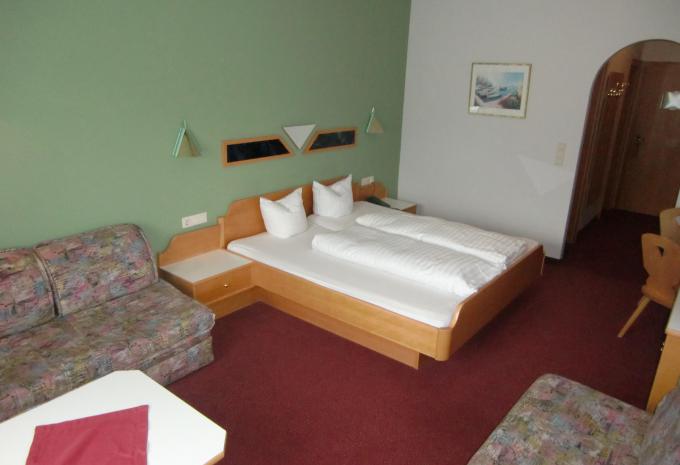 Zimmerbeispiel Familienzimmer Balkon