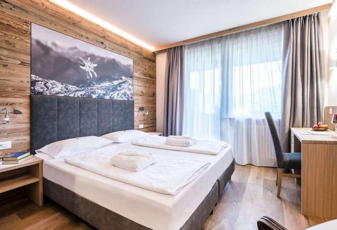 Esempio di camera, camera doppia economy con balcone o terrazza