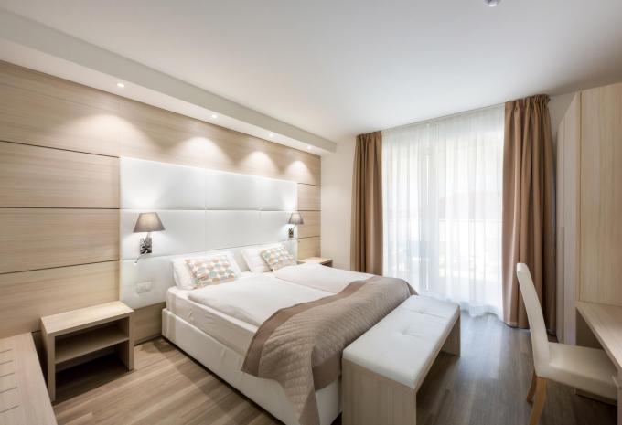 Zimmerbeispiel, Doppelzimmer (DZ) „Comfort Balkon“ Zimmerbeispiel, Doppelzimmer (DZ) „Comfort Balkon“