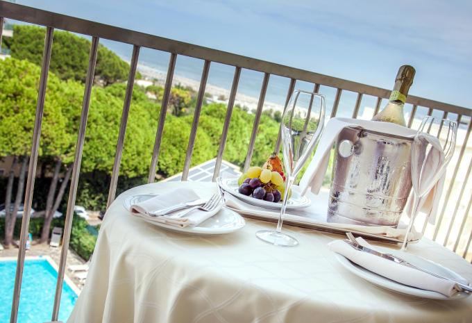 Beispiel Doppelzimmer Superior mit Balkon Beispiel Doppelzimmer Superior mit Balkon