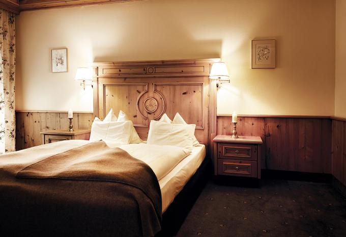 Zimmerbeispiel: Standard Doppelzimmer Bergblick Zimmerbeispiel: Standard Doppelzimmer Bergblick