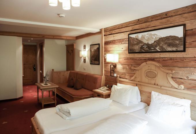 Exemple de chambre, chambre double «Deluxe Gorfenspitze de luxe» ou «Romantik»