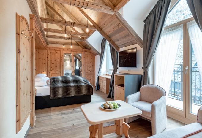 Zimmerbeispiel, Deluxe Doppelzimmer "Ischgl Zirbe"