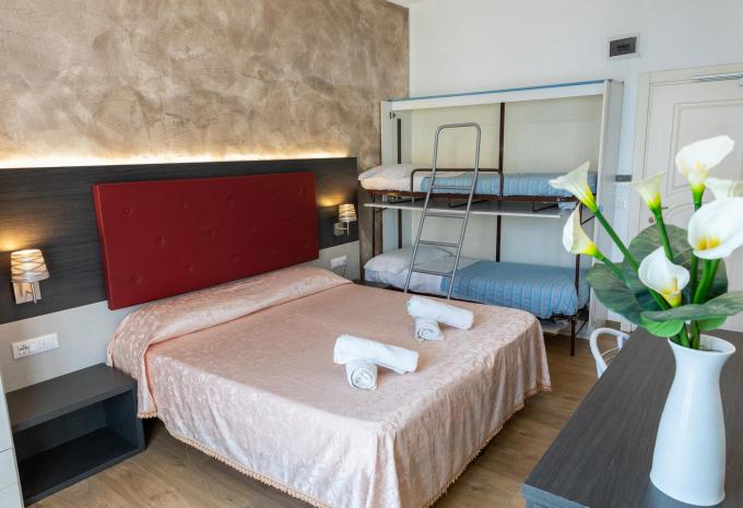 Exemple de chambre quadruple balcon