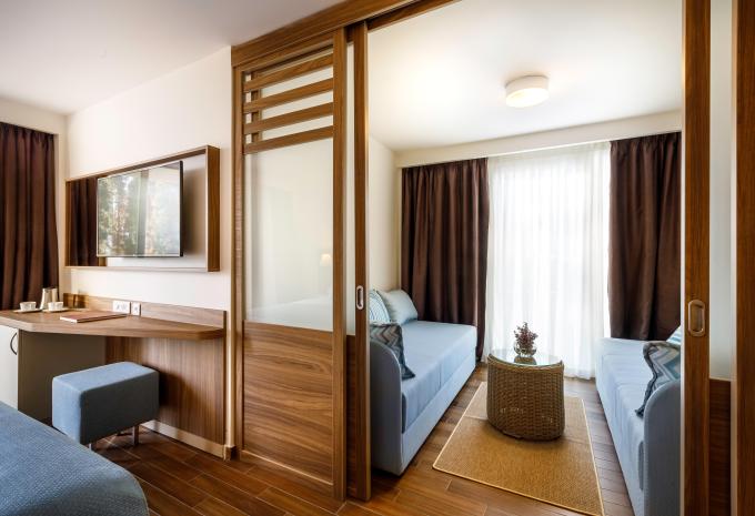 Zimmerbeispiel, FZ Balkon Park Side