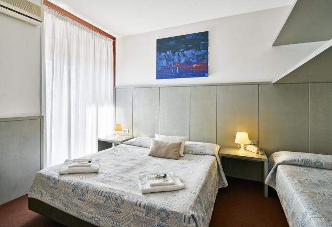 Esempio di camera, camera tripla «Standard con balcone»