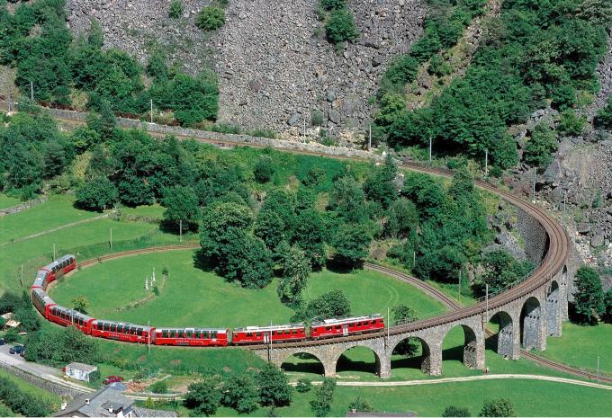 Con il Bernina Express dai ghiacciai alle palme - Tour in treno