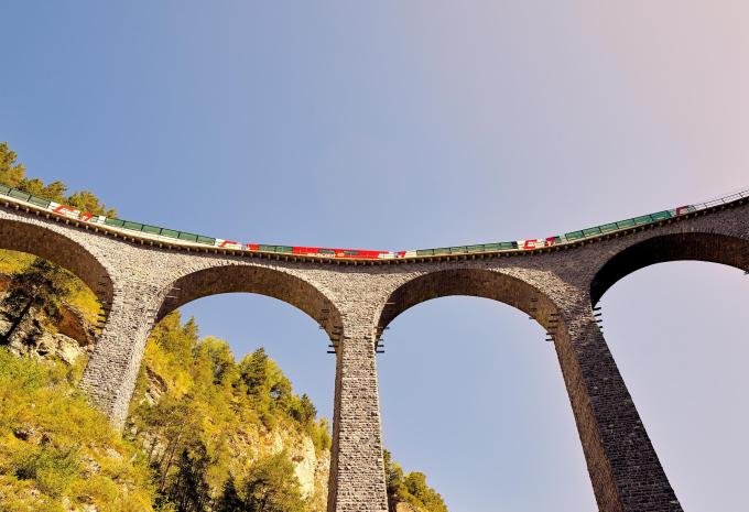 À bord du Glacier Express à travers les Alpes Suisses - Circuit en train