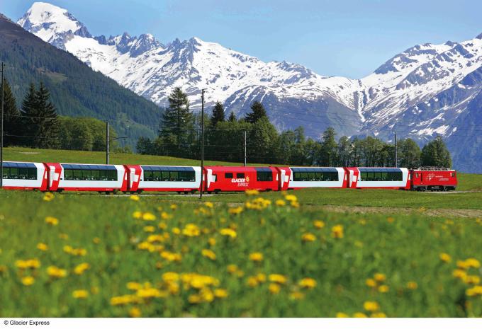 À bord du Glacier Express à travers les Alpes Suisses - Circuit en train
