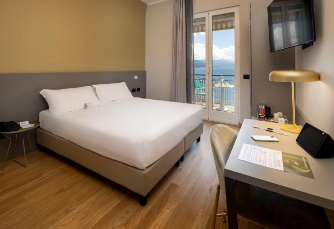 Chambre double standard avec balcon « vue sur le lac »