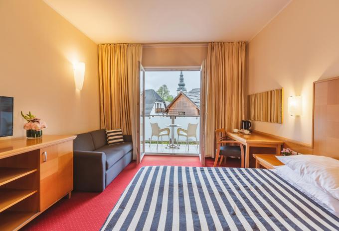 Zimmerbeispiel, Standard Dreibettzimmer Balkon DZ MV4