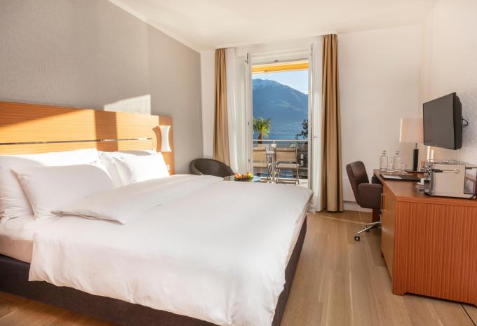 Esempio camera doppia Superior con balcone vista sul lago