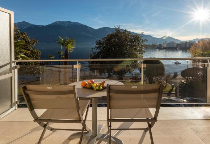 Esempio camera doppia Superior con balcone vista sul lago