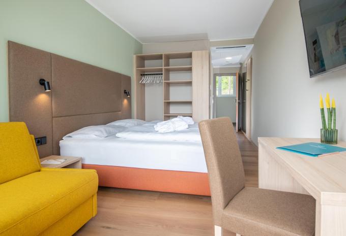 Zimmerbeispiel, Doppelzimmer Standard Balkon «Seeblick»