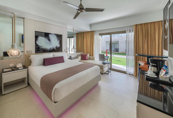 Zimmerbeispiel Hotel Royalton CHIC Punta Cana
