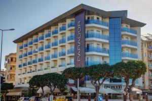 Parador Beach Hotel***