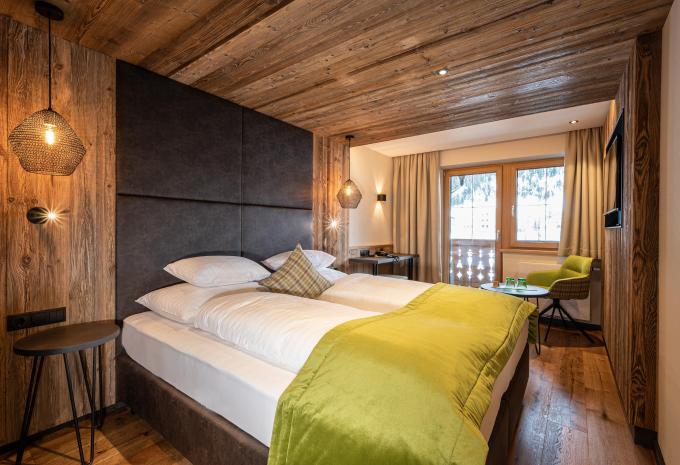 Exemple de chambre, chambre double Confort avec balcon et vue sur la montagne «Alpin»