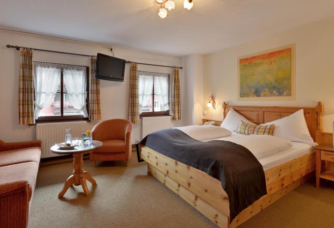 Zimmerbeispiel, Doppelzimmer Basic Strassenseite