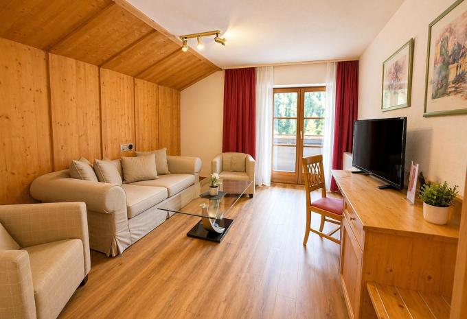 Exemple de chambre: Suite Junior «Confort» avec balcon (1 à 2 lits supplémentaires)