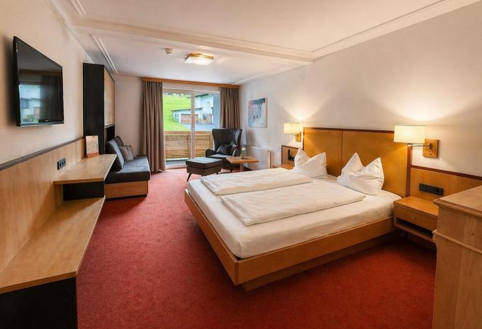 Exemple de chambre: chambre double «Confort» avec balcon (1 à 2 lits supplémentaires)