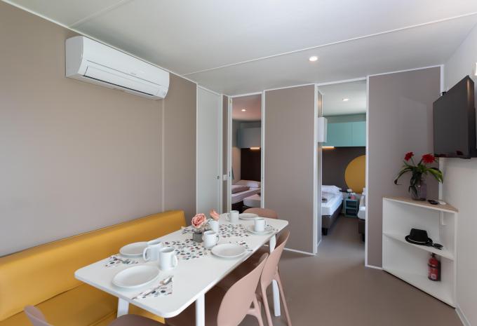 Esempio di Suite Familiare Mobile Home Maxicaravan con terrazza
