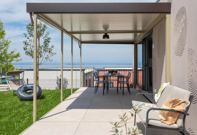 Esempio di Suite Familiare Mobile Home Maxicaravan con terrazza